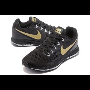 Nike Air Zoom Pegasus 34 In Black/metallic Gold  7.5 womens